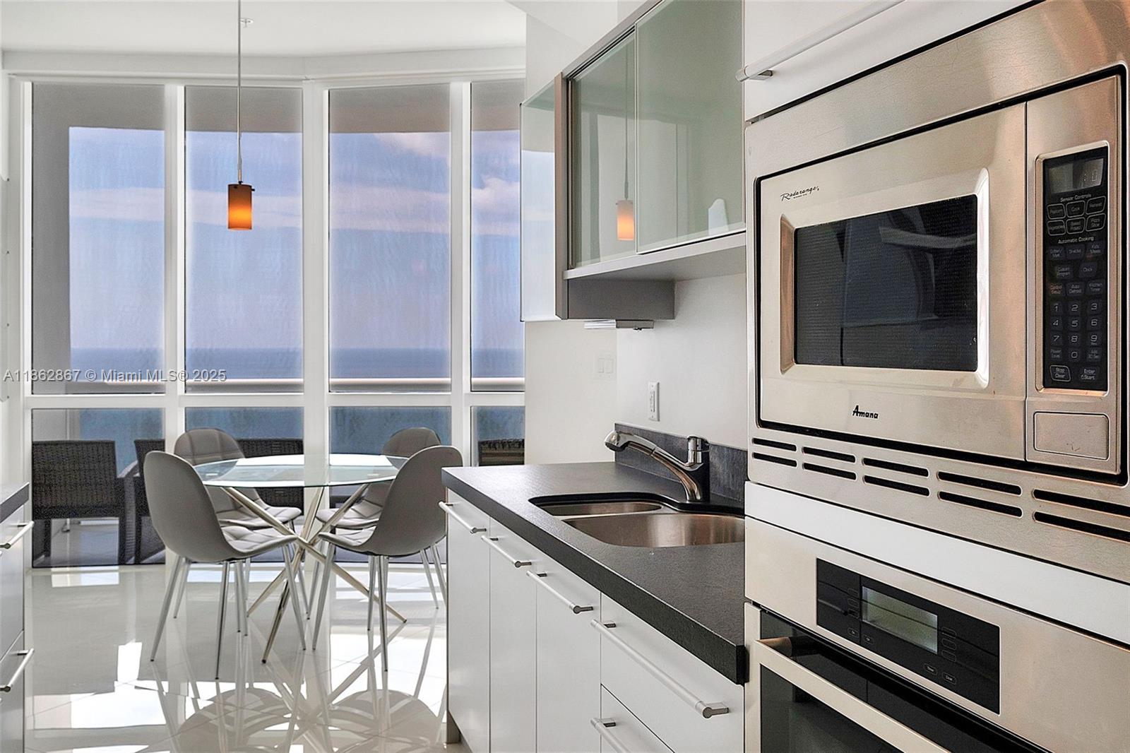 image Trump Royale Condo13