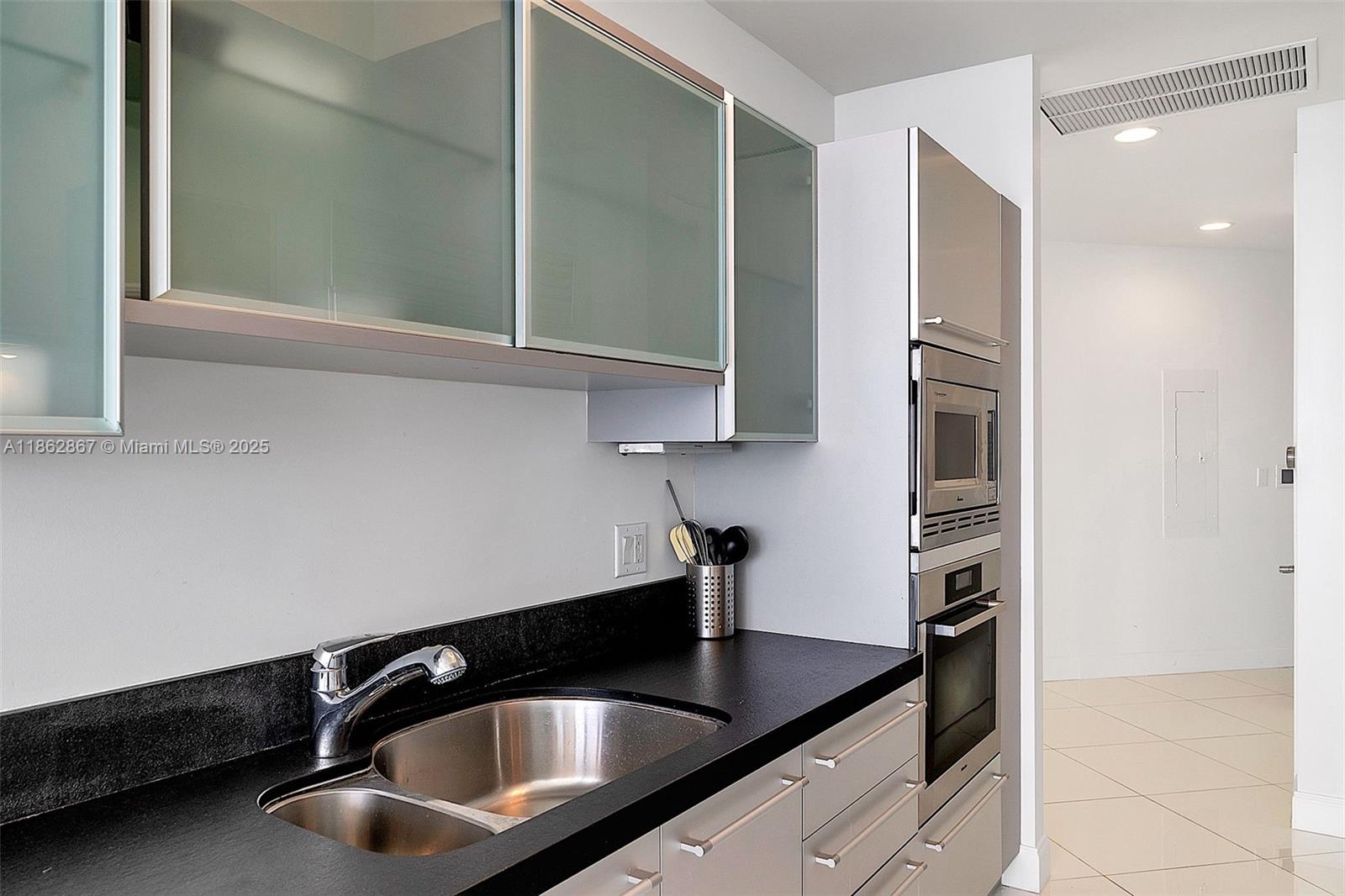 image Trump Royale Condo17