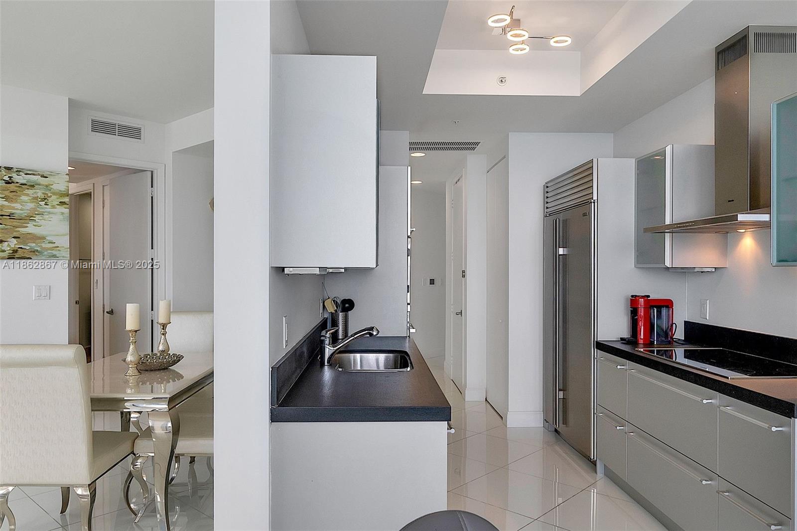image Trump Royale Condo18