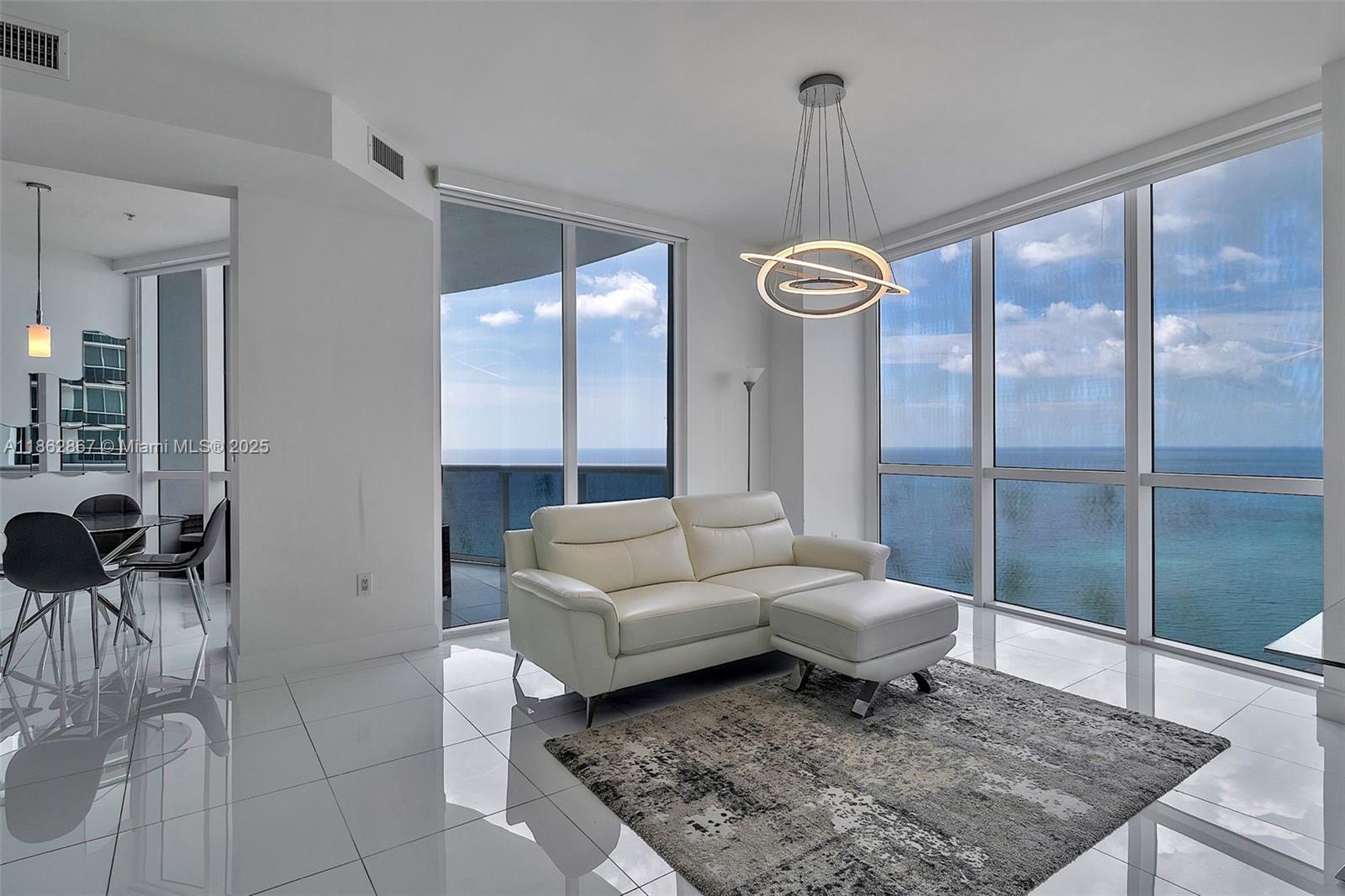 image Trump Royale Condo1