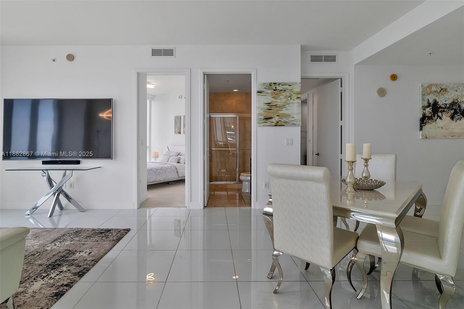 image Trump Royale Condo19
