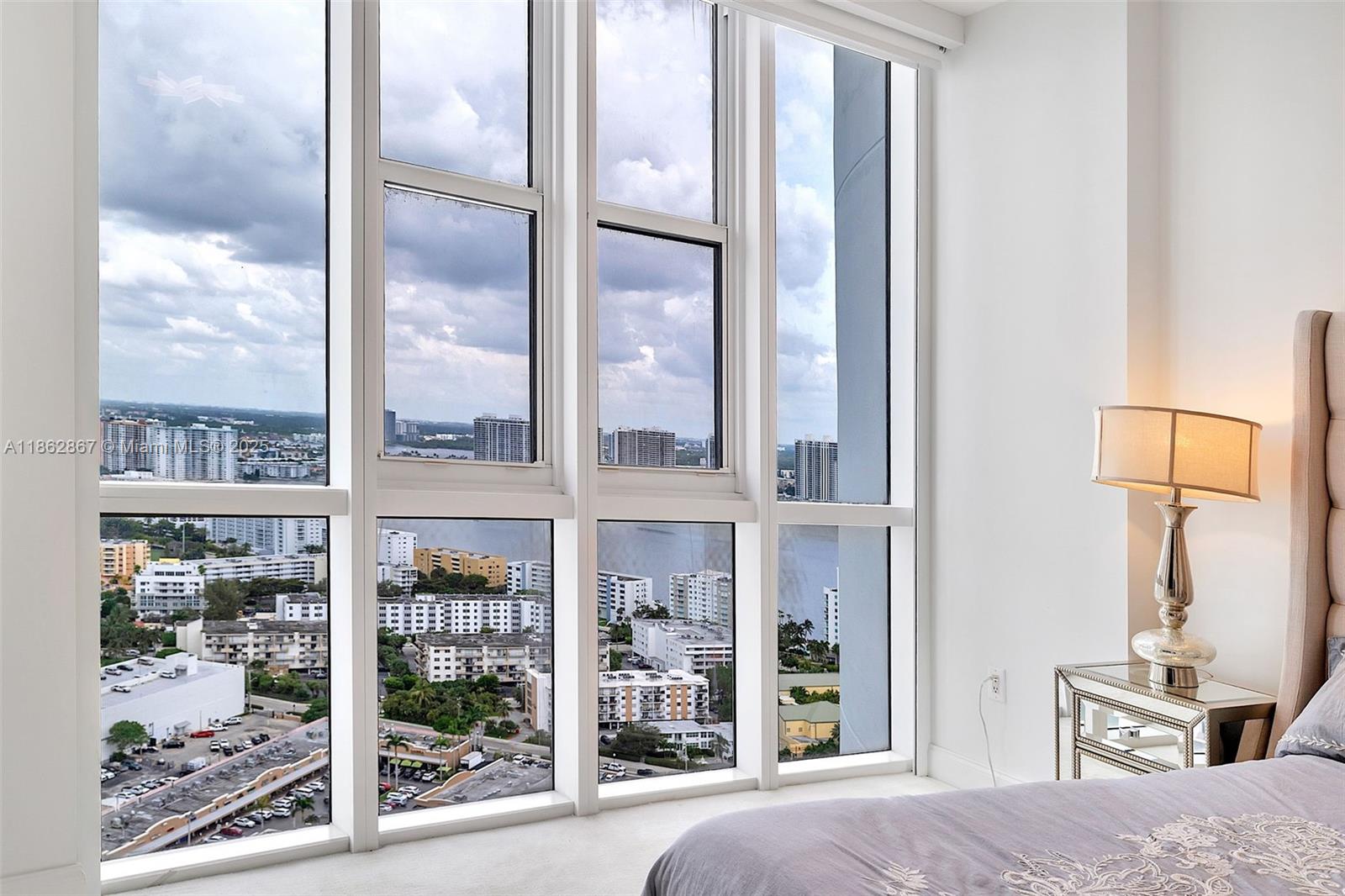image Trump Royale Condo24