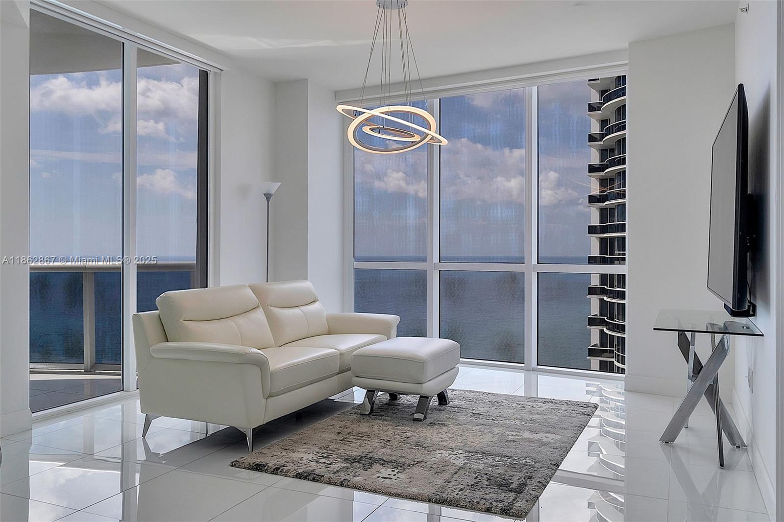 image Trump Royale Condo2