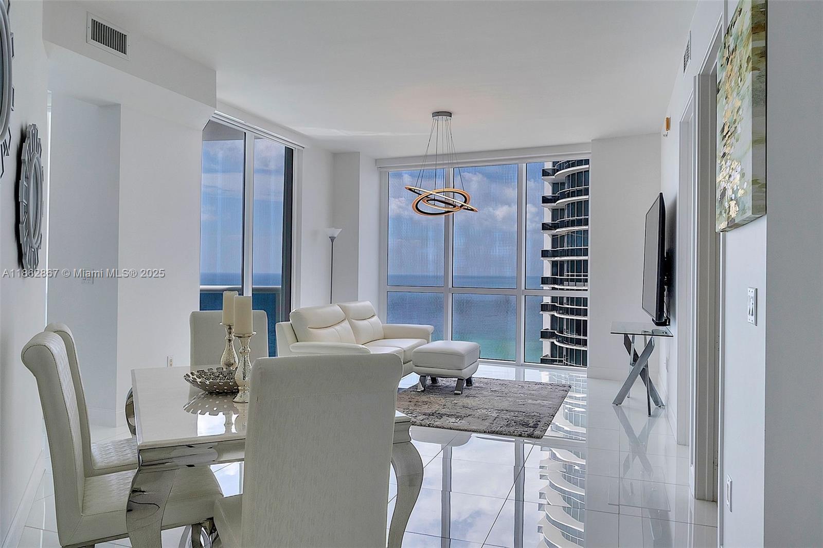 image Trump Royale Condo3