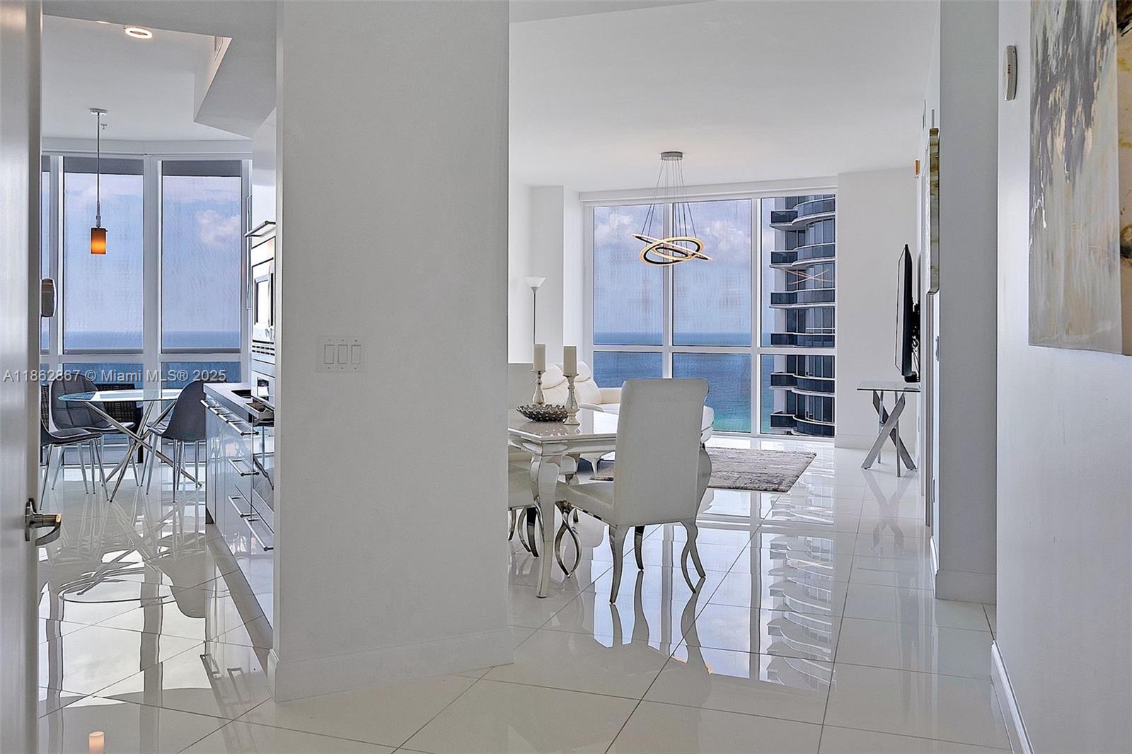 image Trump Royale Condo5