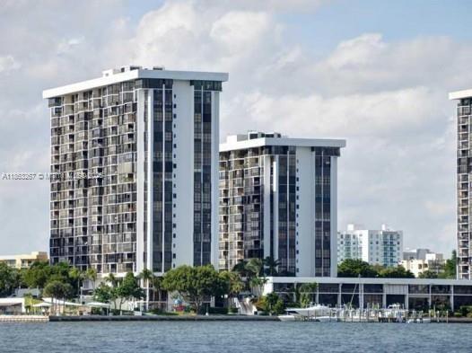 1915 Brickell Ave #CC9