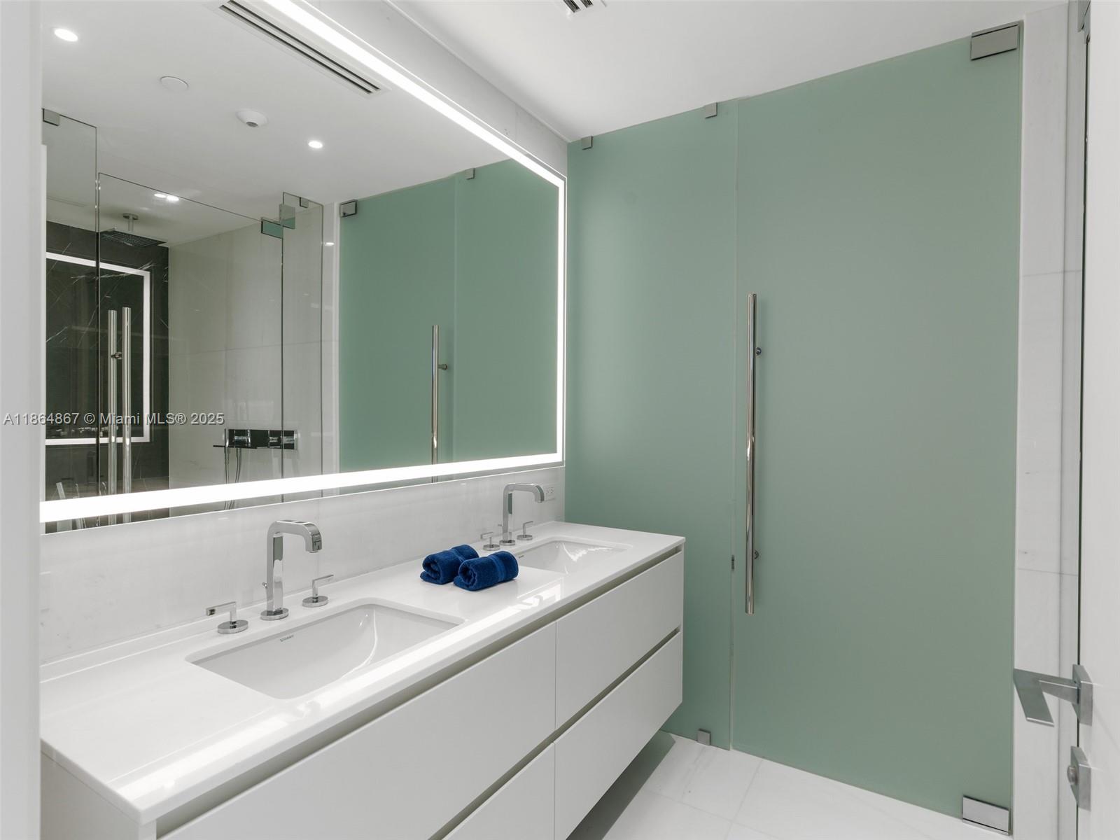 image Aston Martin Residences23