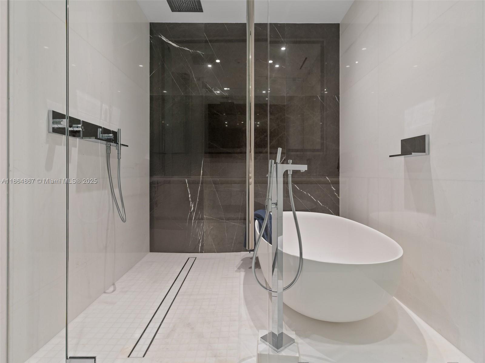 image Aston Martin Residences24