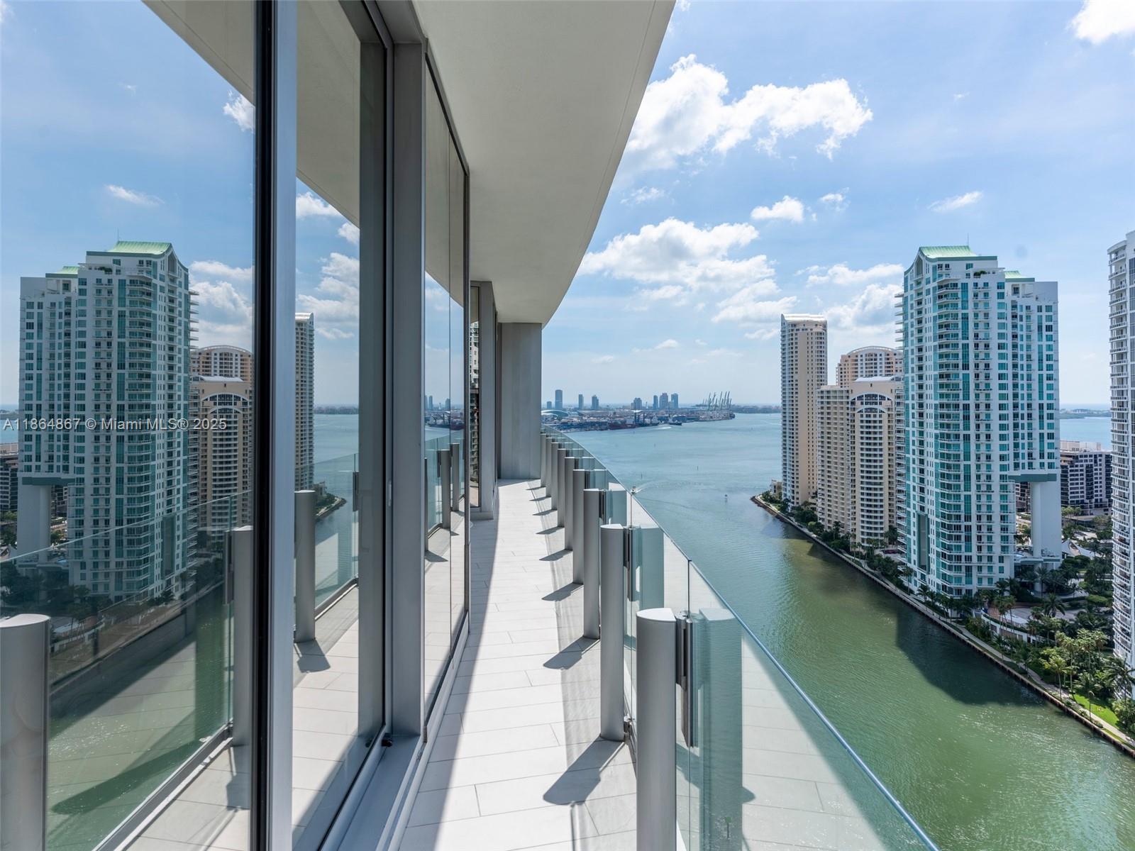 image Aston Martin Residences36