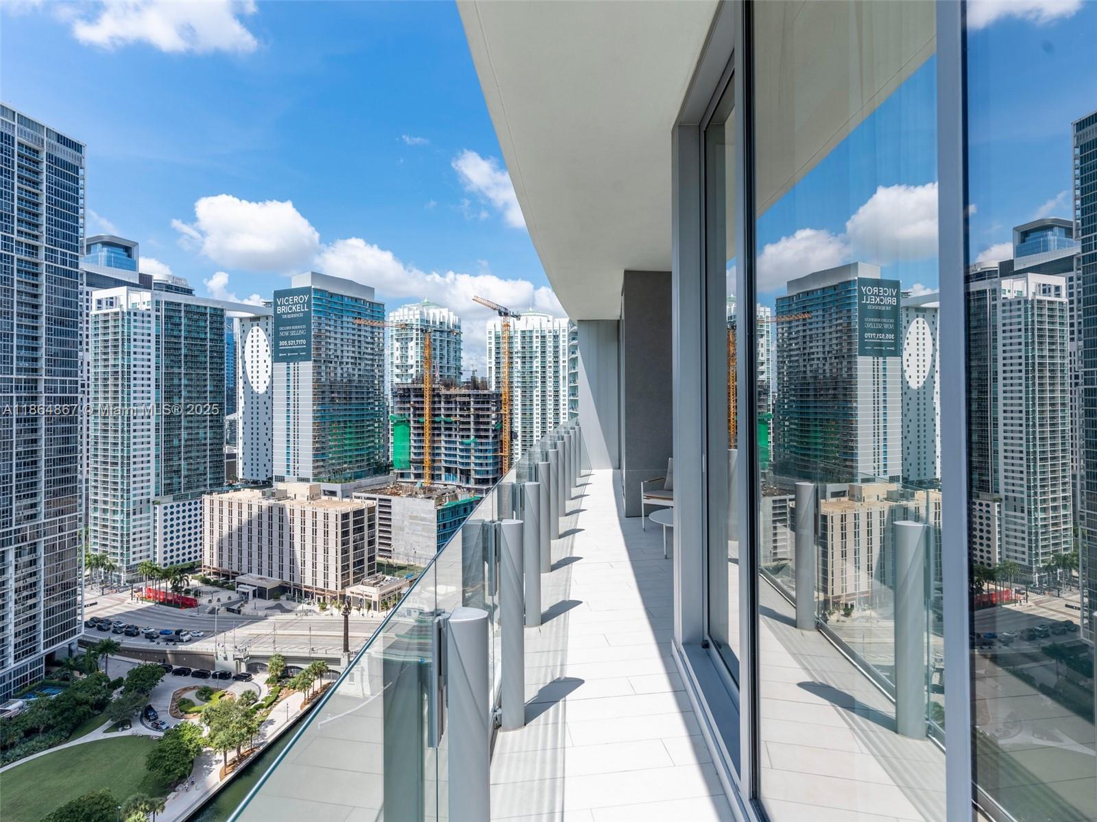 image Aston Martin Residences38