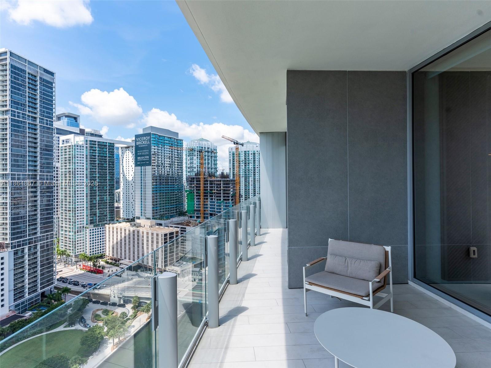 image Aston Martin Residences40