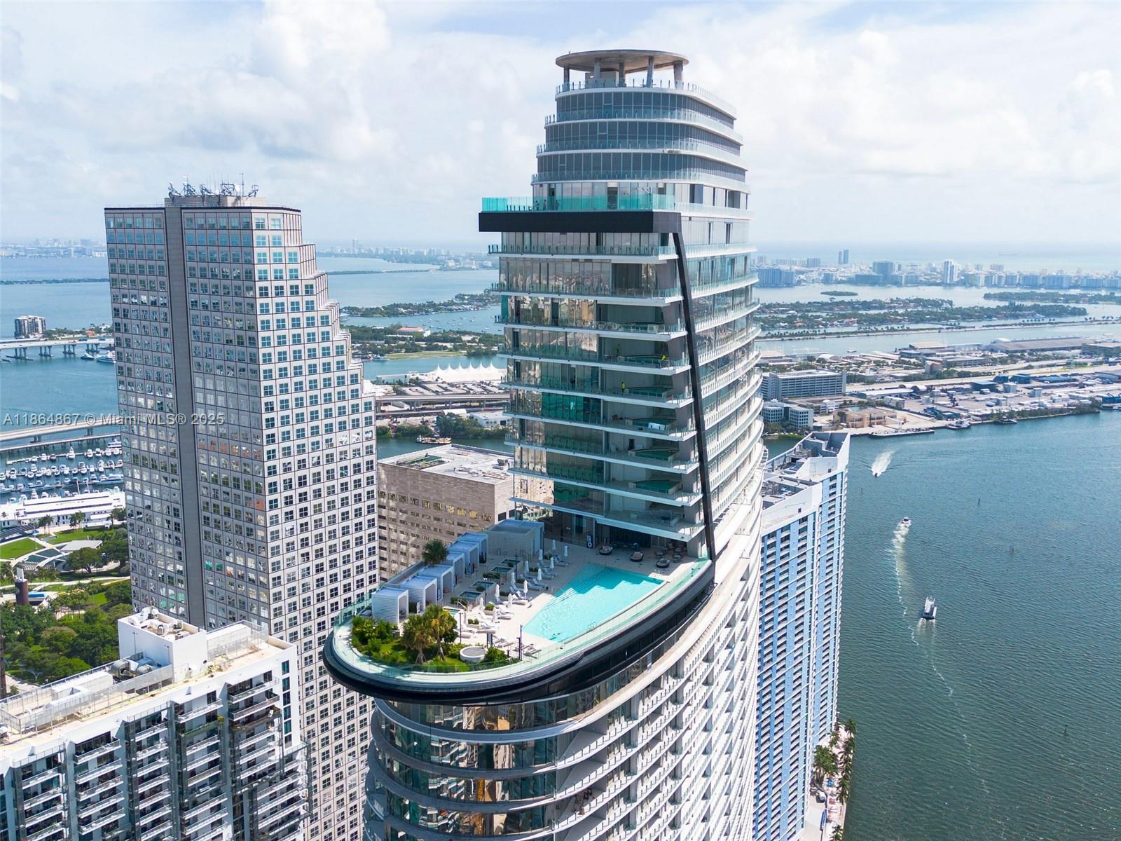 image Aston Martin Residences51