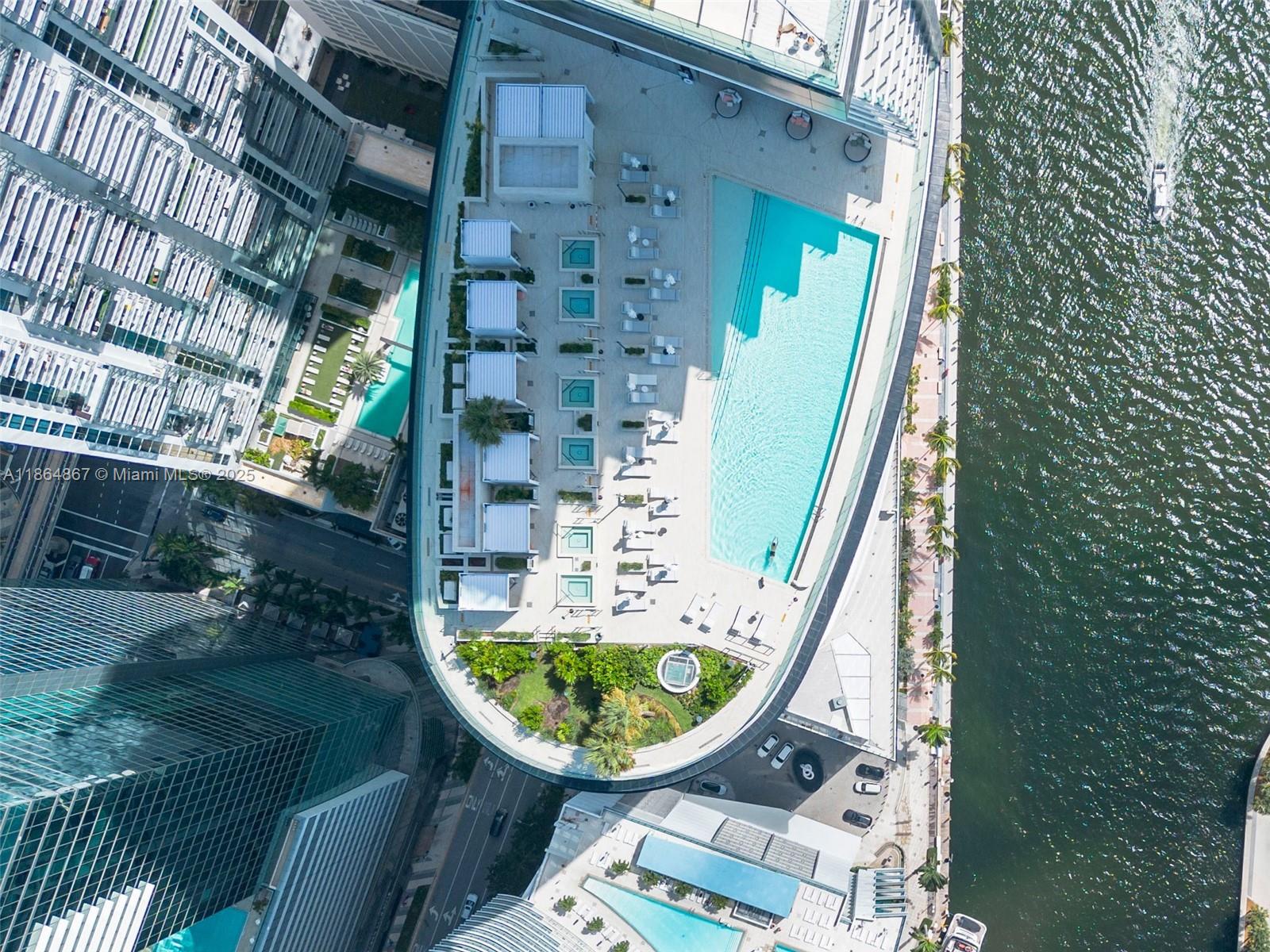 image Aston Martin Residences53