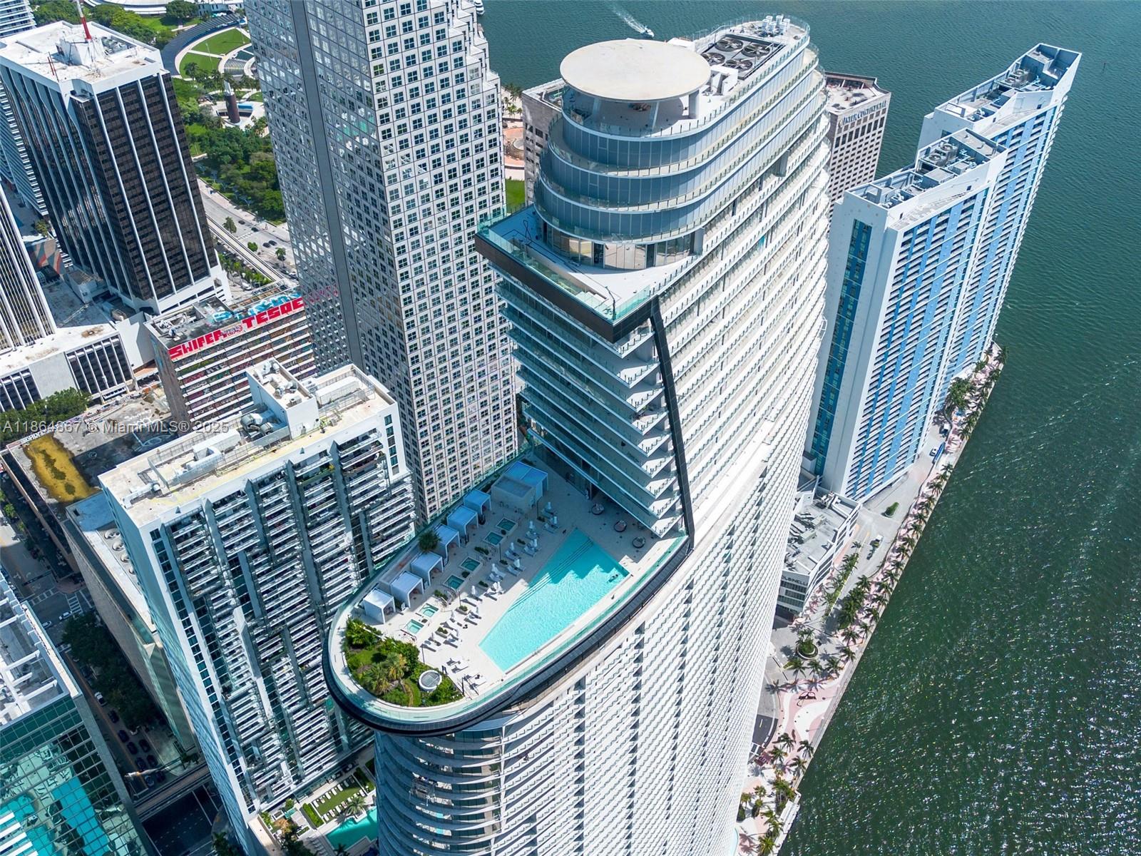 image Aston Martin Residences54