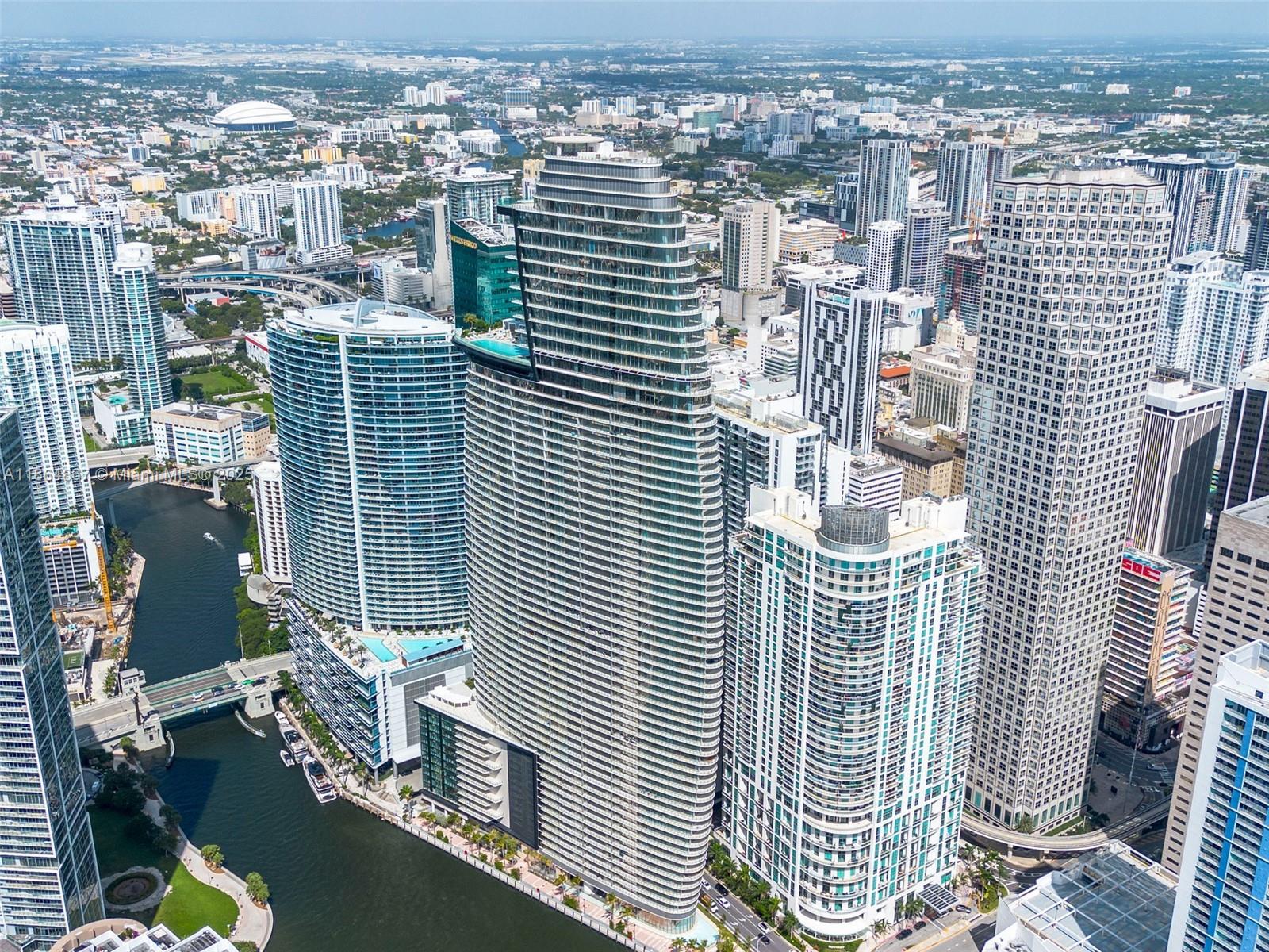 image Aston Martin Residences55