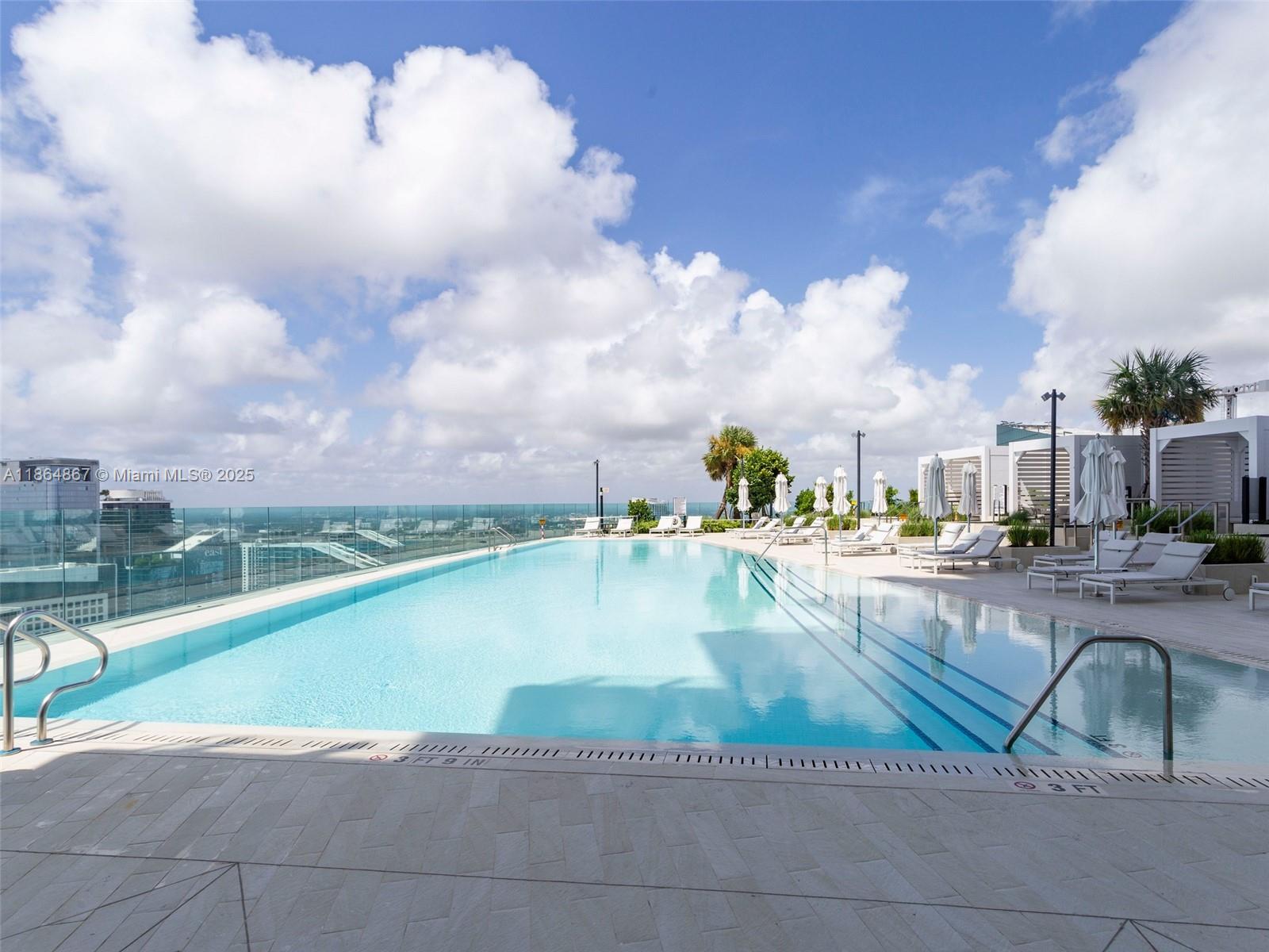 image Aston Martin Residences72