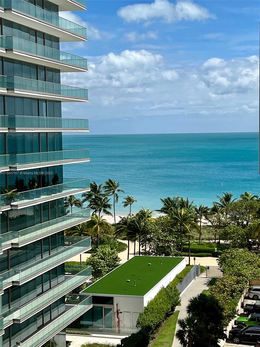 10185 Collins Ave #902