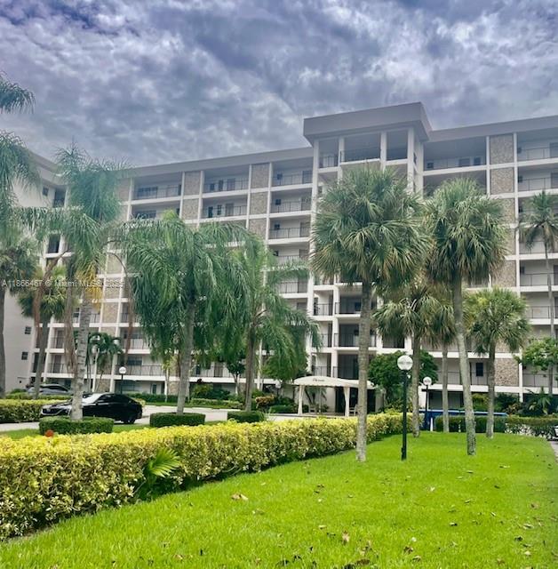 3200 N Palm Aire Dr #507