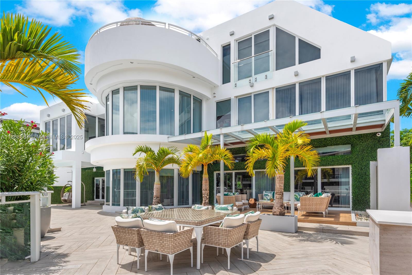 1319 Seminole Dr Fort Lauderdale, FL 33304