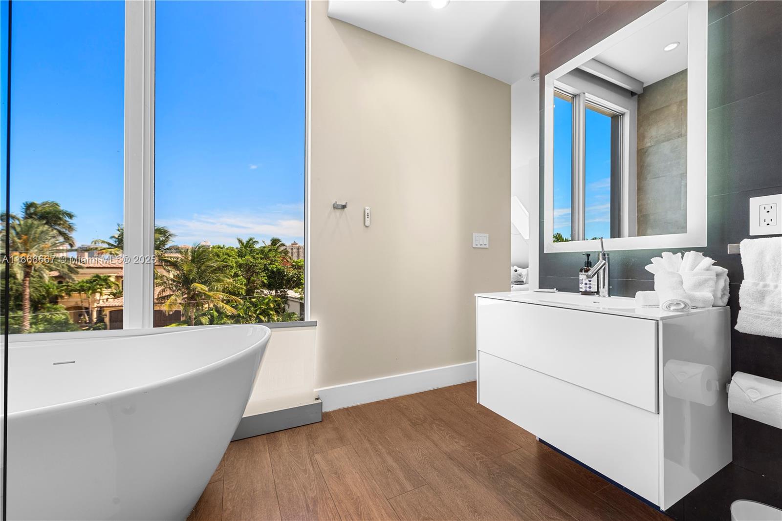 1319 Seminole Dr Fort Lauderdale, FL 33304