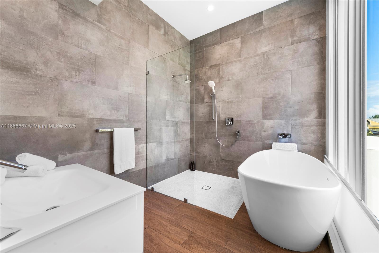 1319 Seminole Dr Fort Lauderdale, FL 33304