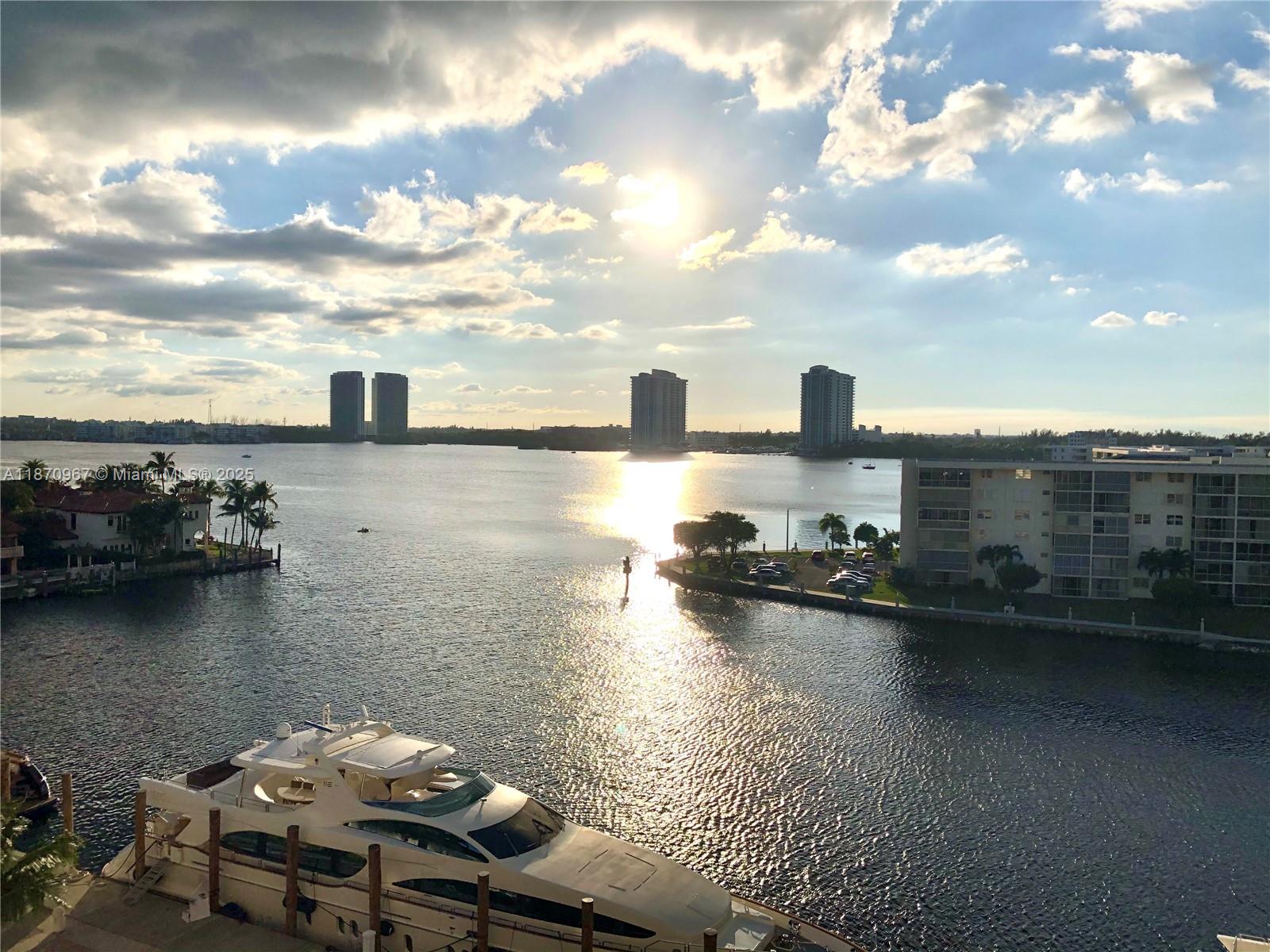 1000 W Island Blvd #712