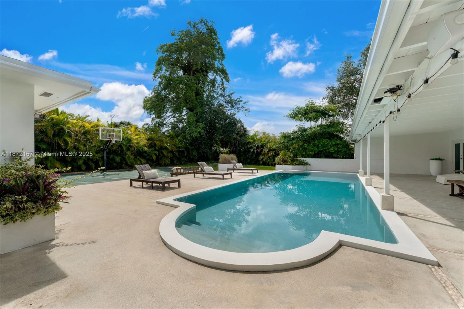 12401 SW 68th Ct Pinecrest, FL 33156