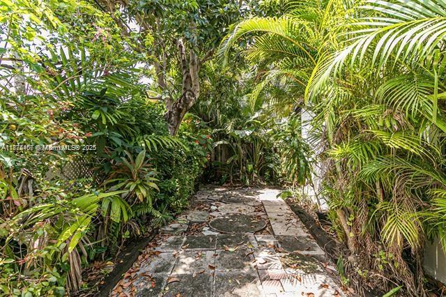 1717 NE 12th St Fort Lauderdale, FL 33304