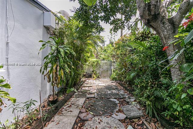 1717 NE 12th St Fort Lauderdale, FL 33304