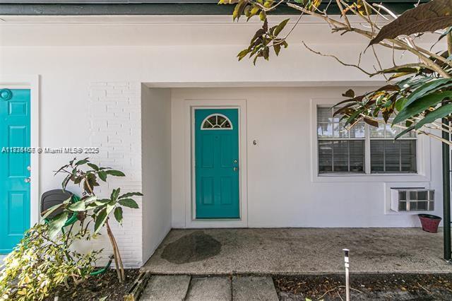 1717 NE 12th St Fort Lauderdale, FL 33304