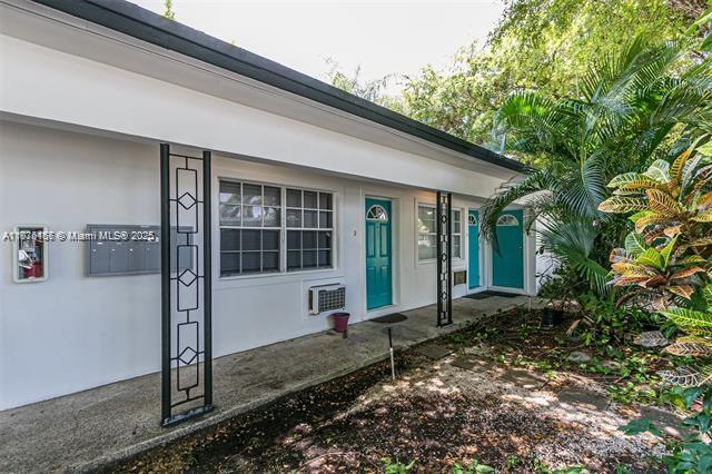 1717 NE 12th St Fort Lauderdale, FL 33304