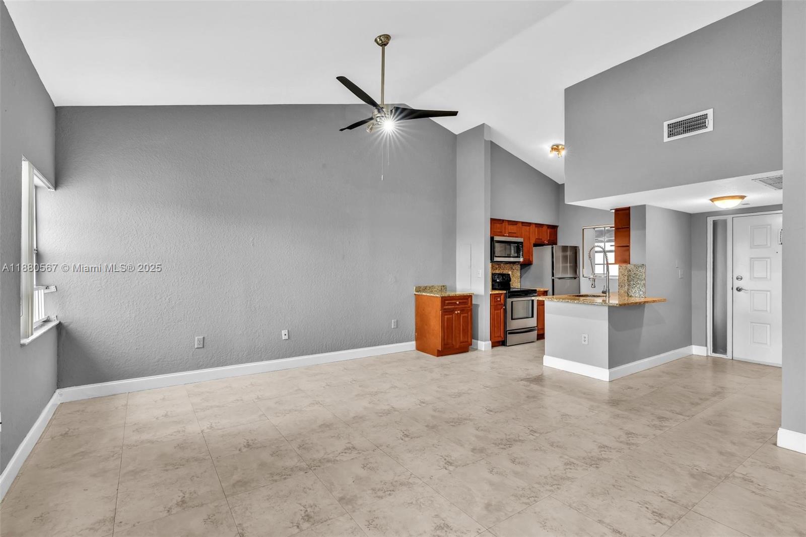 2841 N Oakland Frst Dr #304