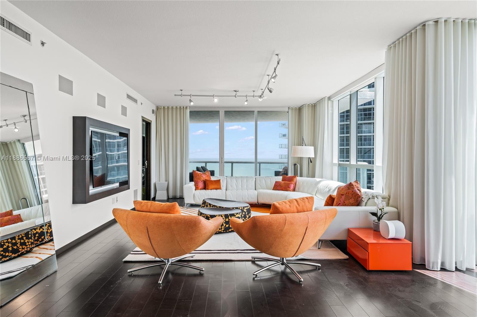 3801 Collins Ave #1601