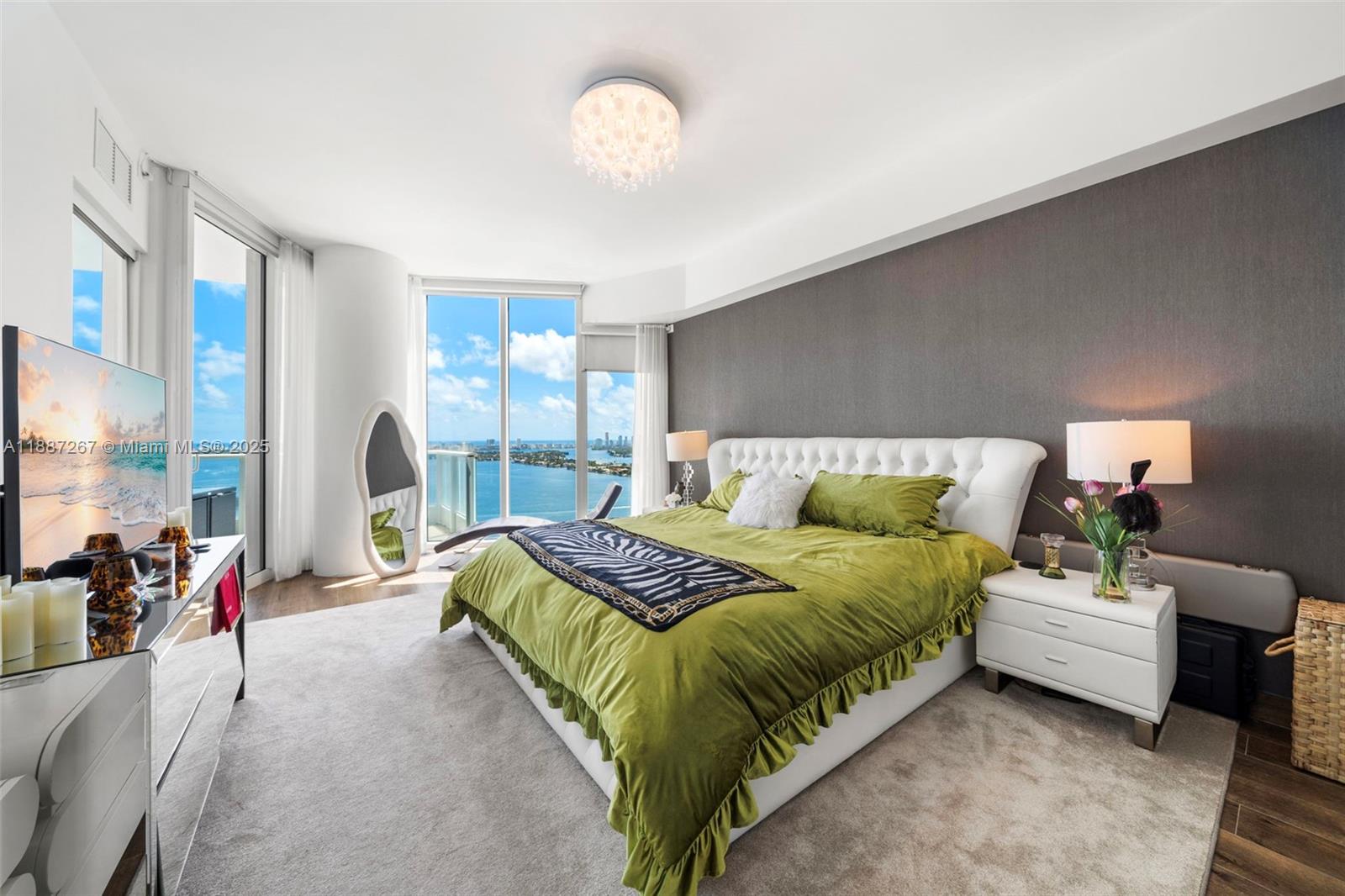 image Paramount Bay Condo12