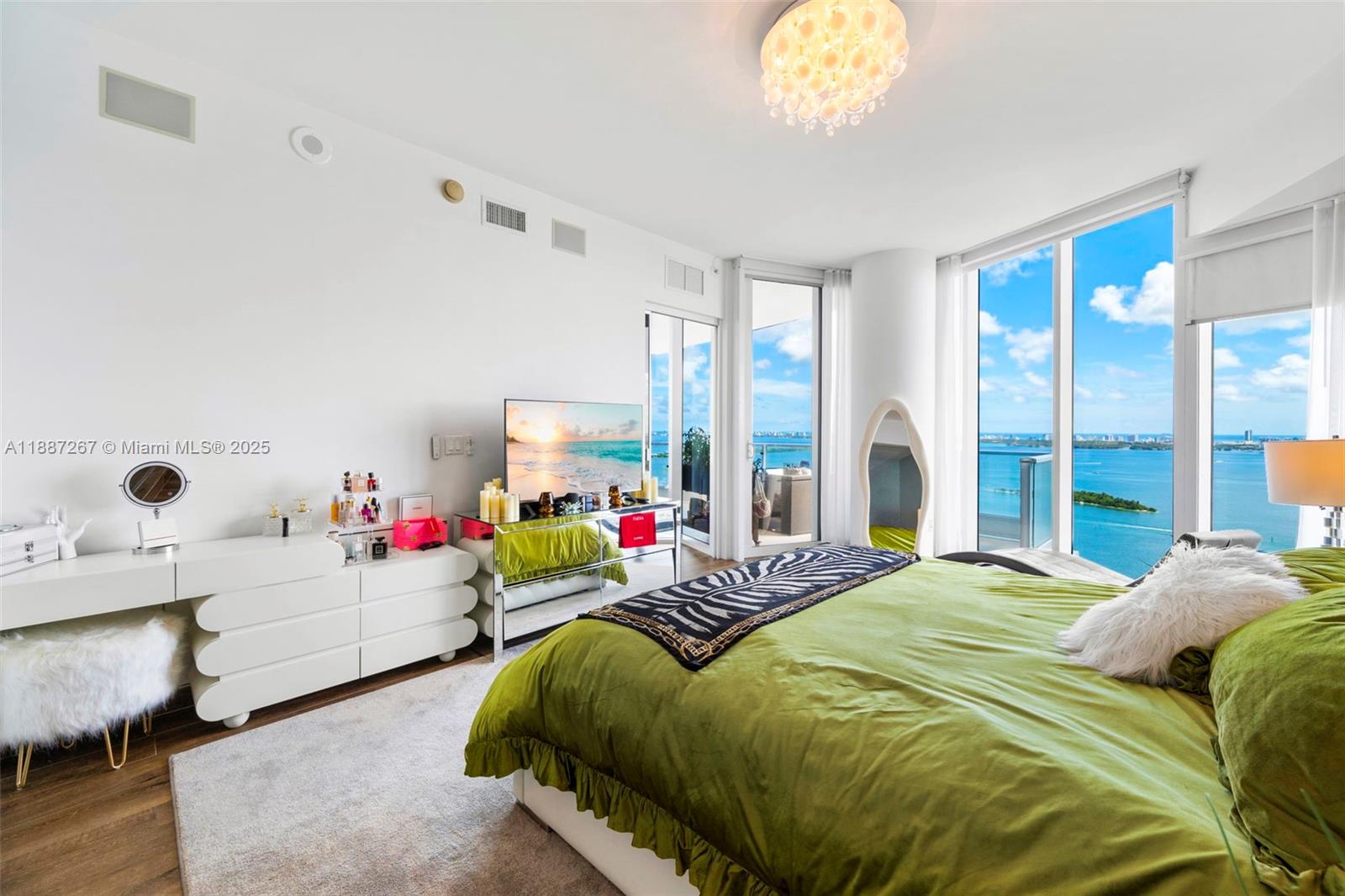 image Paramount Bay Condo14