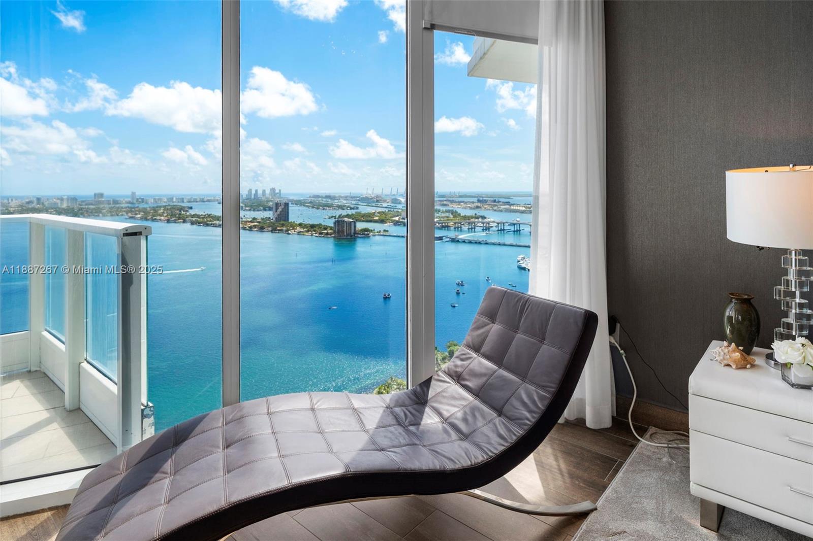 image Paramount Bay Condo15