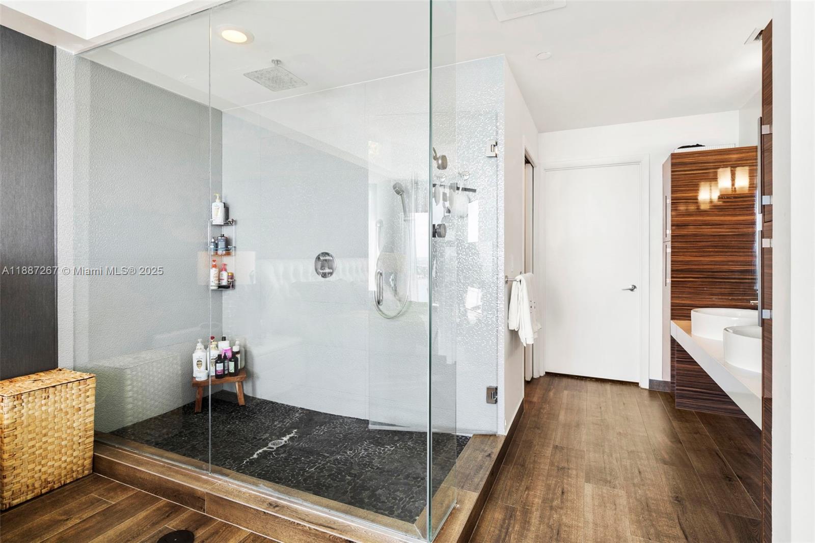 image Paramount Bay Condo17