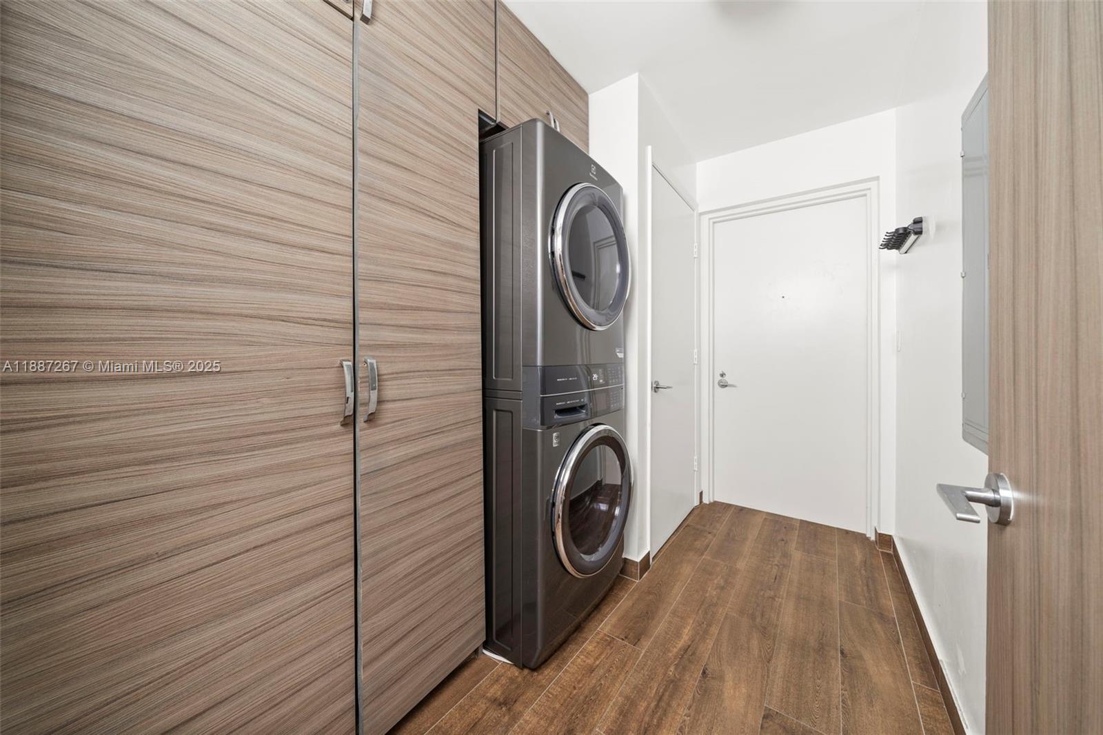 image Paramount Bay Condo18