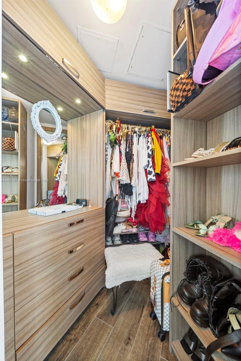 image Paramount Bay Condo21