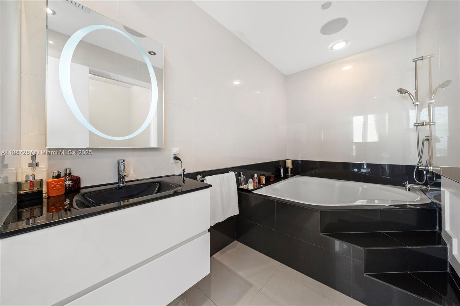 image Paramount Bay Condo22