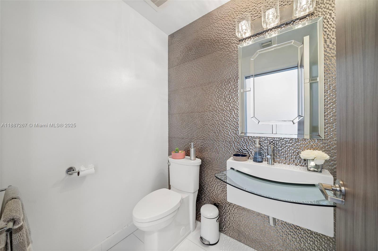 image Paramount Bay Condo24