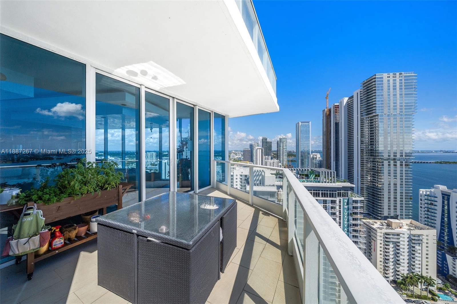 image Paramount Bay Condo2