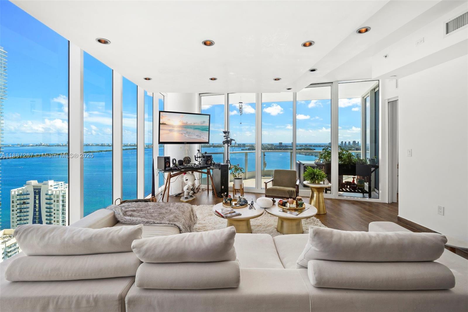 image Paramount Bay Condo5