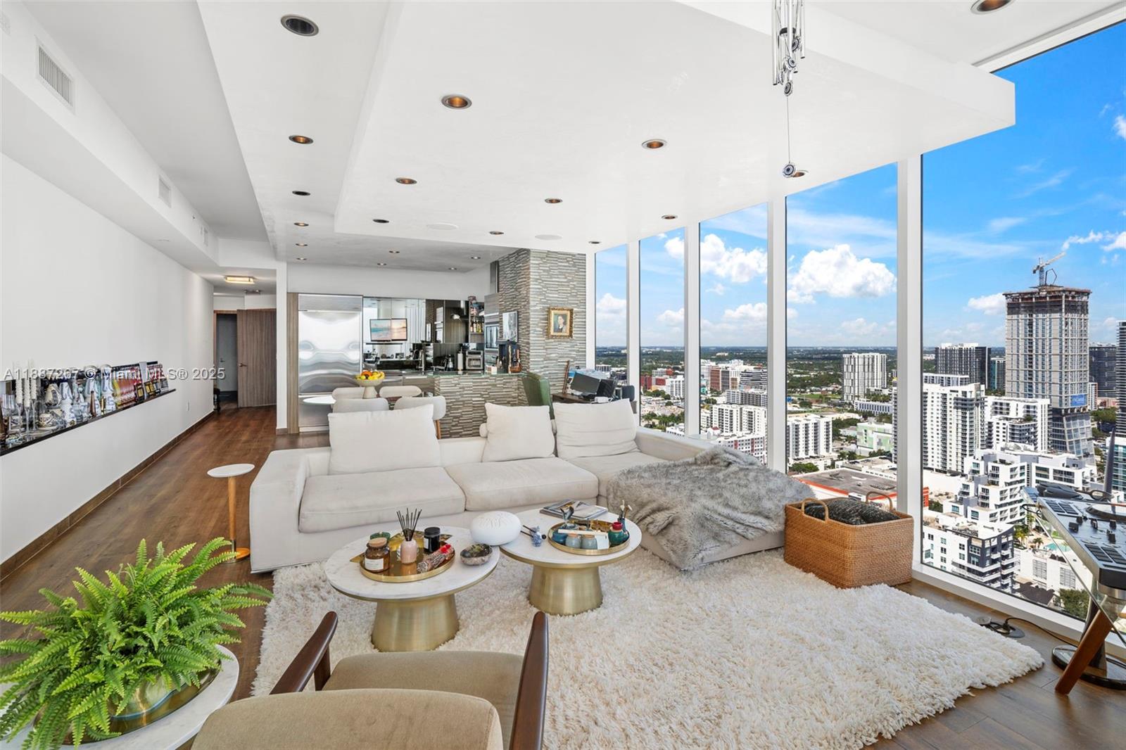 image Paramount Bay Condo7