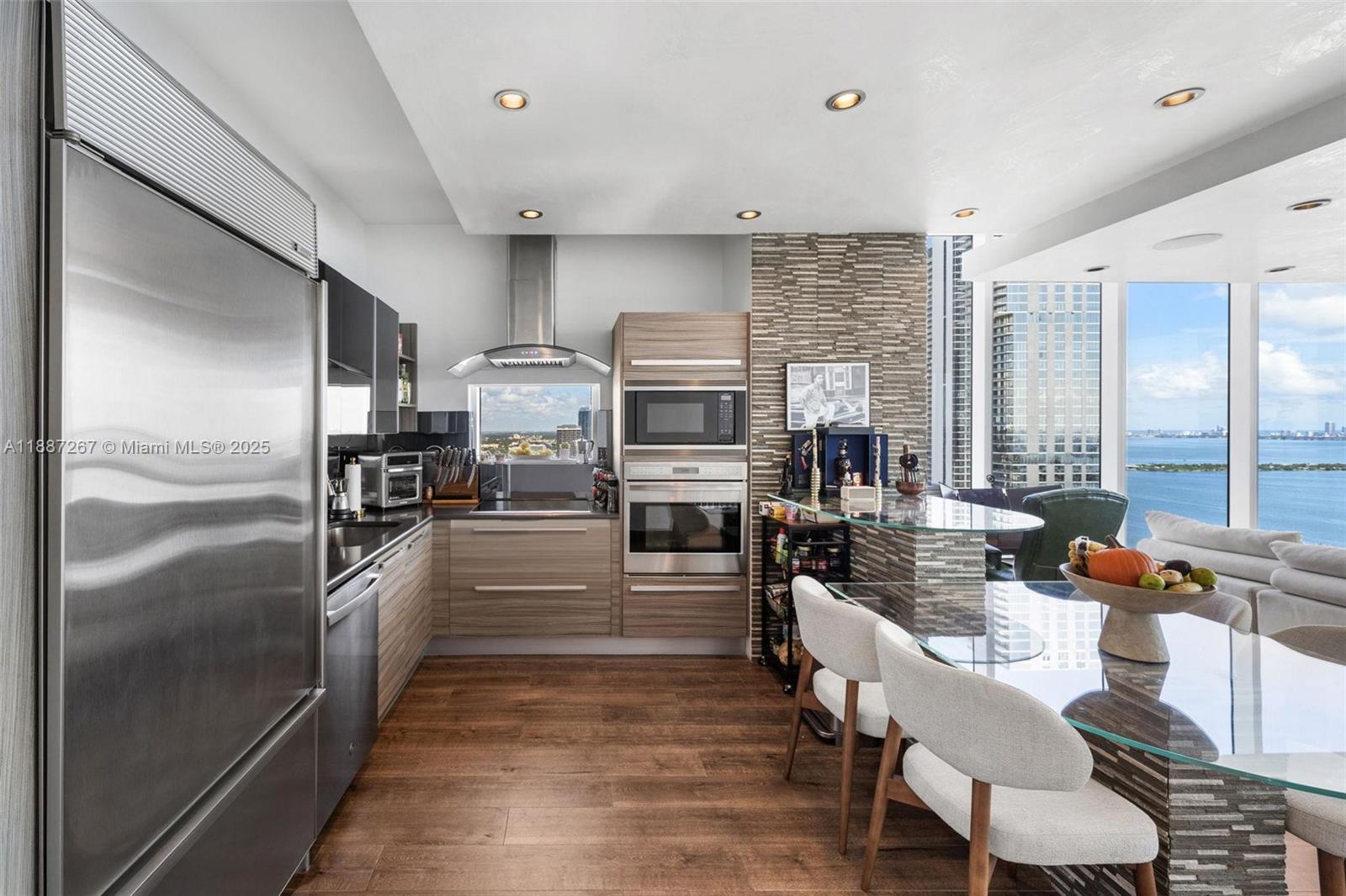 image Paramount Bay Condo8