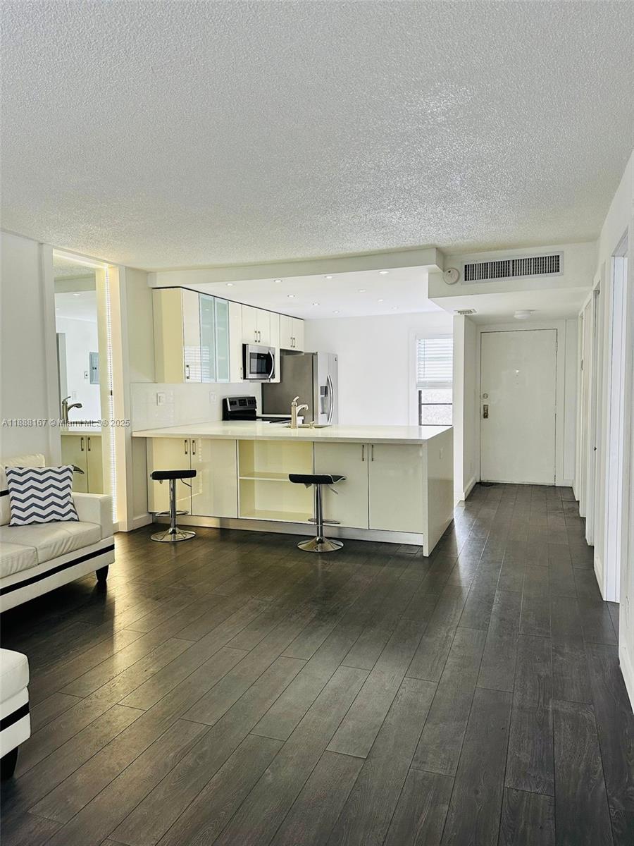 20400 W Country Clb Dr #414