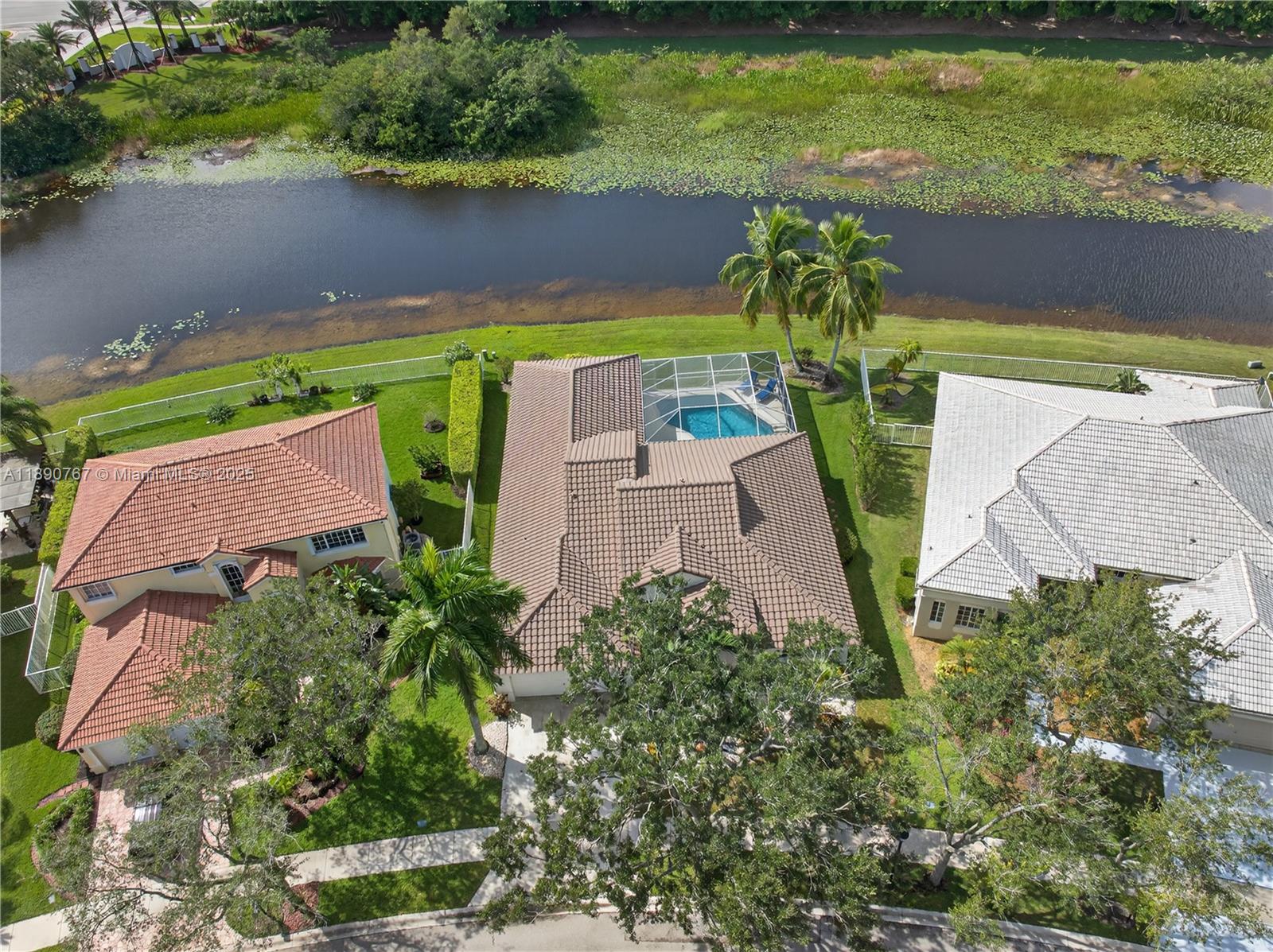 845 Crestview Cir