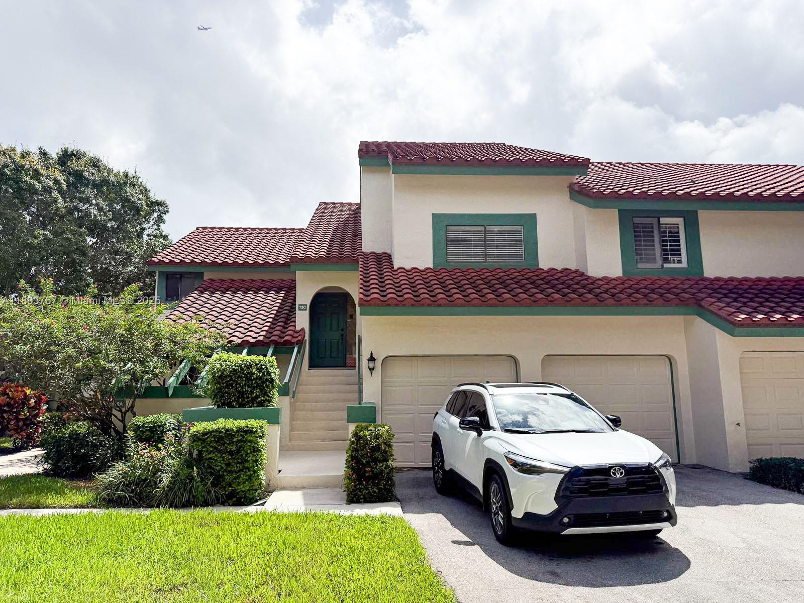 12 E Lexington Ln E #C