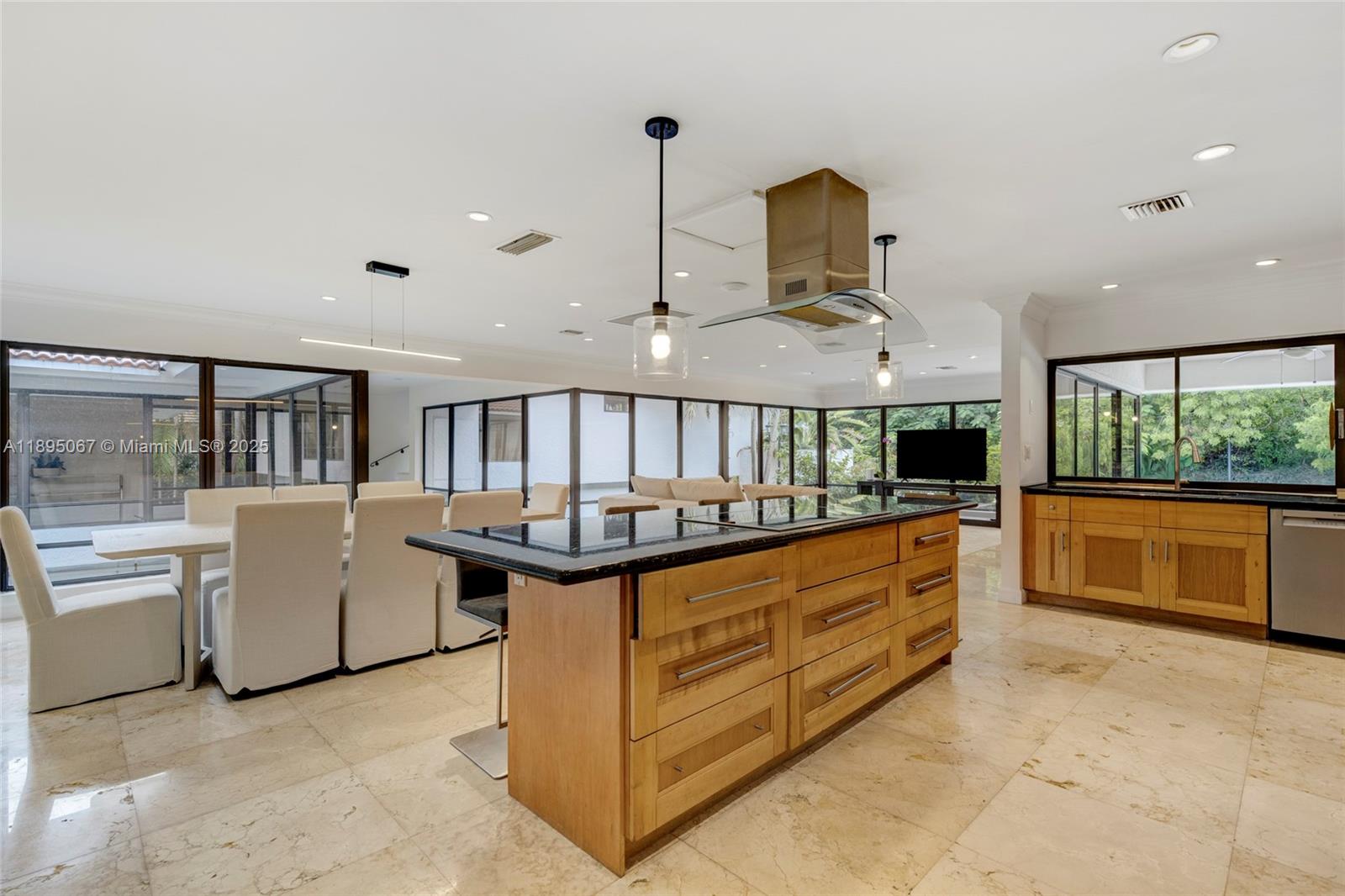 8118 Los Pinos Blvd Coral Gables, FL 33143