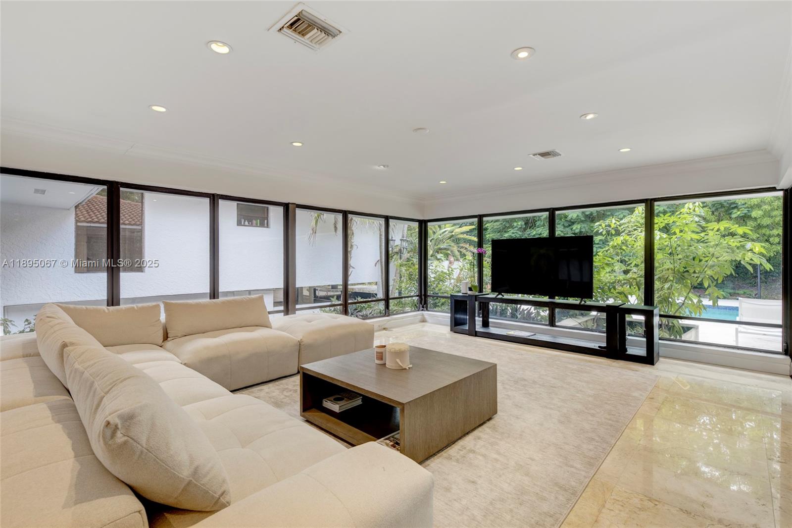 8118 Los Pinos Blvd Coral Gables, FL 33143